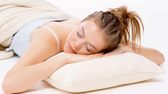 Превью картинка статьи Можно ли спать на животе при беременности? До скольки недель?