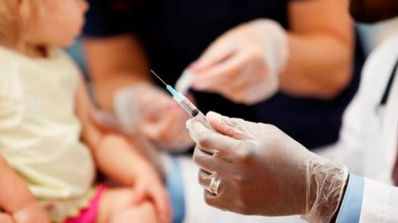 Превью картинка статьи Ребенок срыгивает после прививки от гепатита