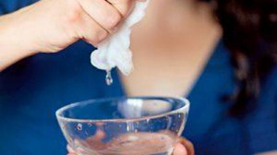 Превью картинка статьи Растирание водкой при кашле у взрослых и детей: как делать