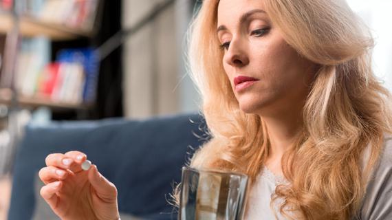 Превью картинка статьи Нужно ли пить гормональные таблетки при климаксе?