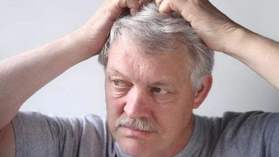 Превью картинка статьи Сыпь и зуд у взрослого на голове: причины, фото, лечение