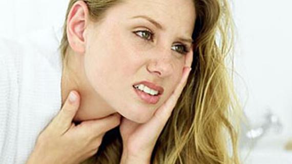 Превью картинка статьи Боль в ухе при глотании — причины и что делать, если отдает в ухо 2021