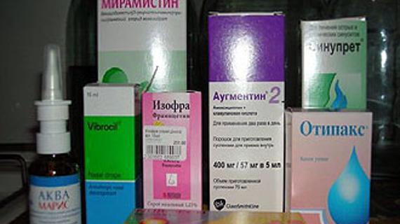 Превью картинка статьи Антибиотики при отите у детей - обзор лучших препаратов 2021